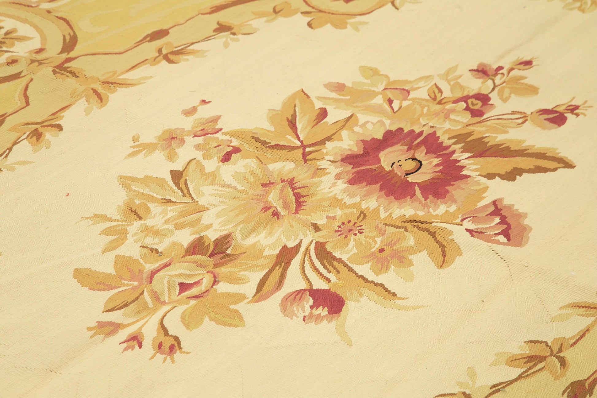Aubusson Floral Sarı Çiçekli Pamuk Yün El Dokuma Halısı 266x357 Agacan