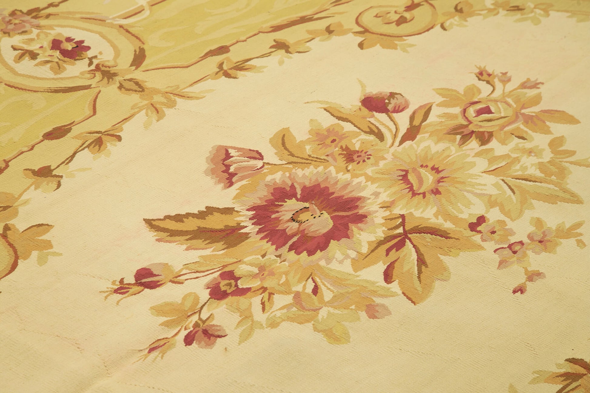 Aubusson Floral Sarı Çiçekli Pamuk Yün El Dokuma Halısı 265x366 Agacan