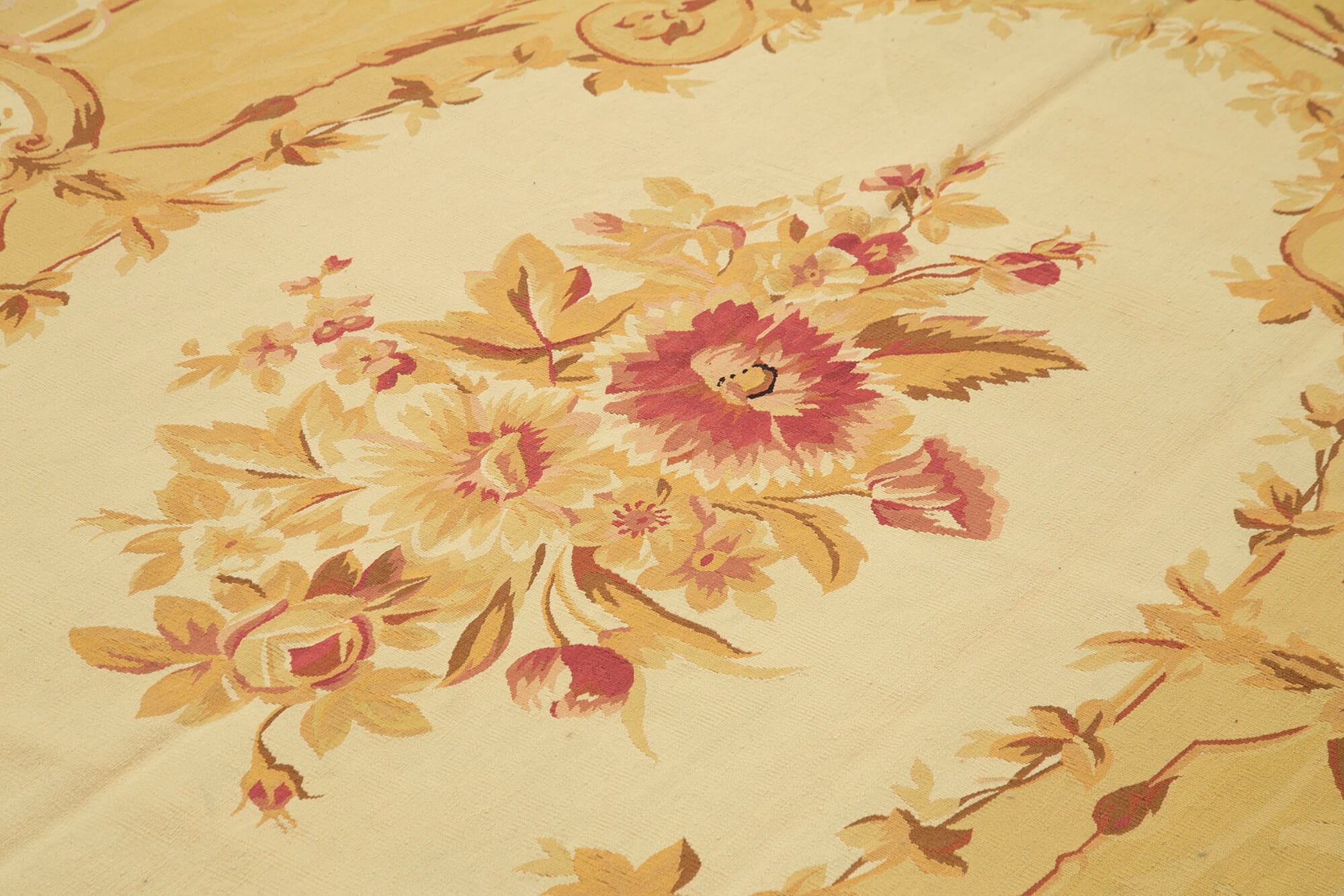 Aubusson Floral Sarı Çiçekli Pamuk Yün El Dokuma Halısı 264x364 Agacan