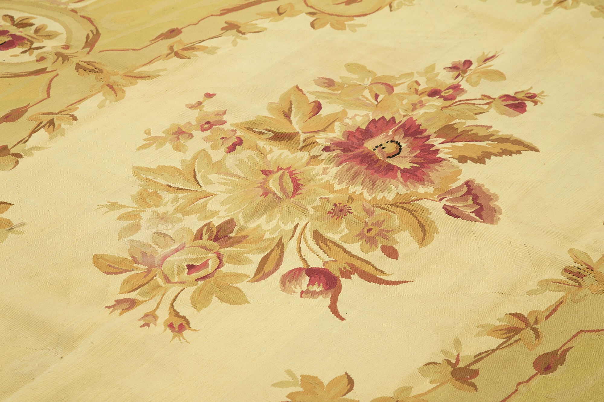 Aubusson Floral Sarı Çiçekli Pamuk Yün El Dokuma Halısı 261x359 Agacan