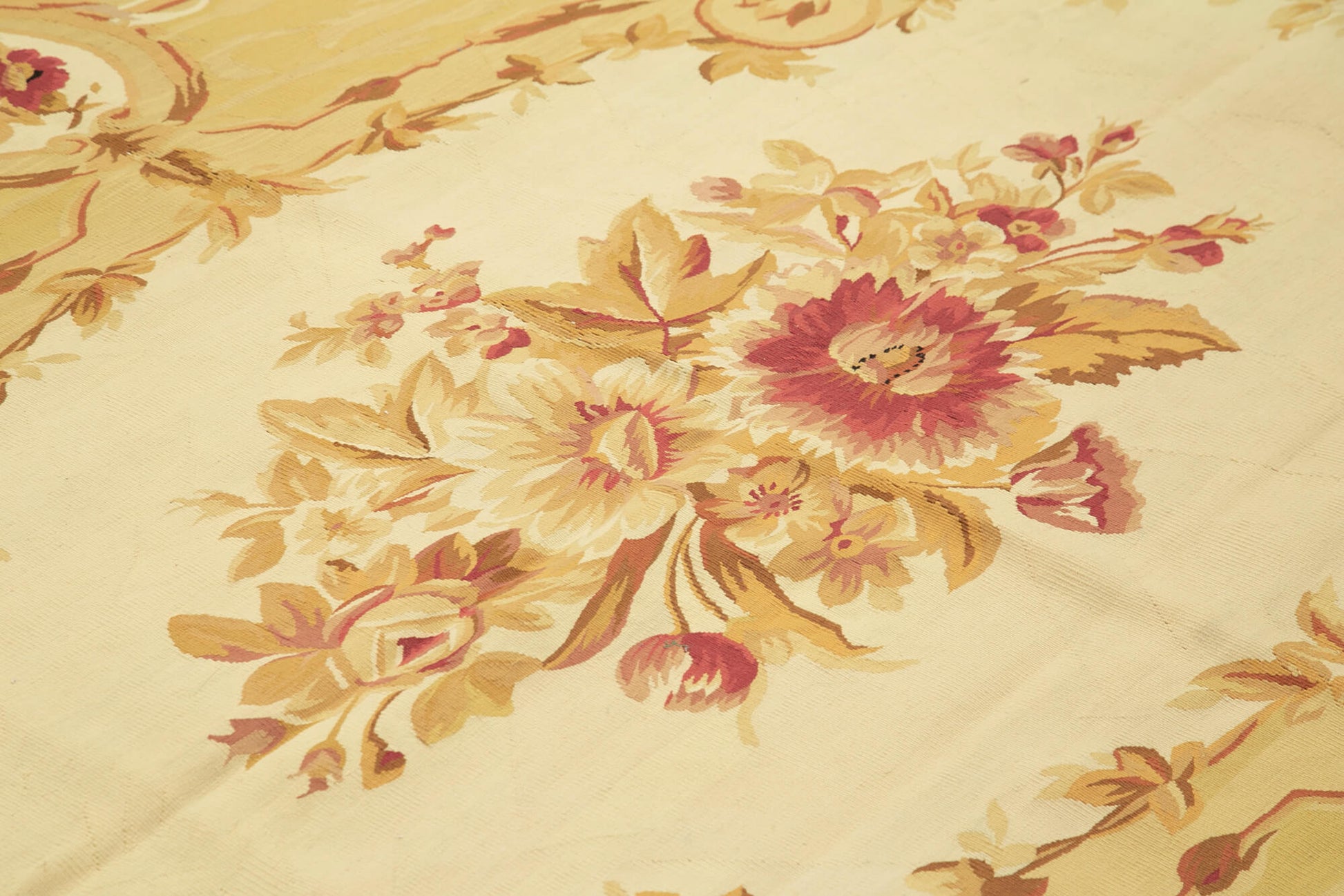 Aubusson Floral Sarı Çiçekli Pamuk Yün El Dokuma Halısı 266x361 Agacan