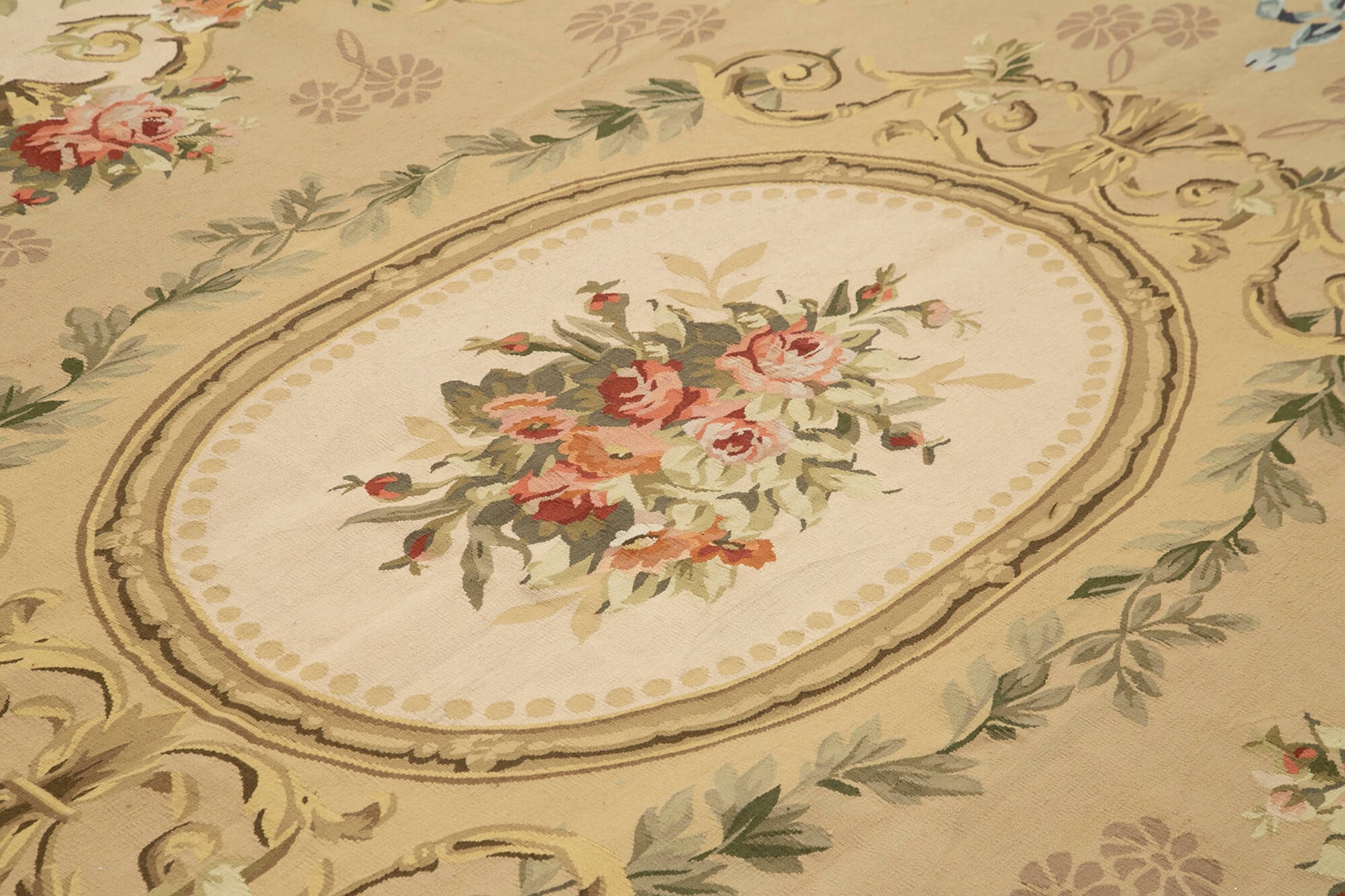Aubusson Floral Bej Çiçekli Pamuk Yün El Dokuma Halısı 269x338 Agacan