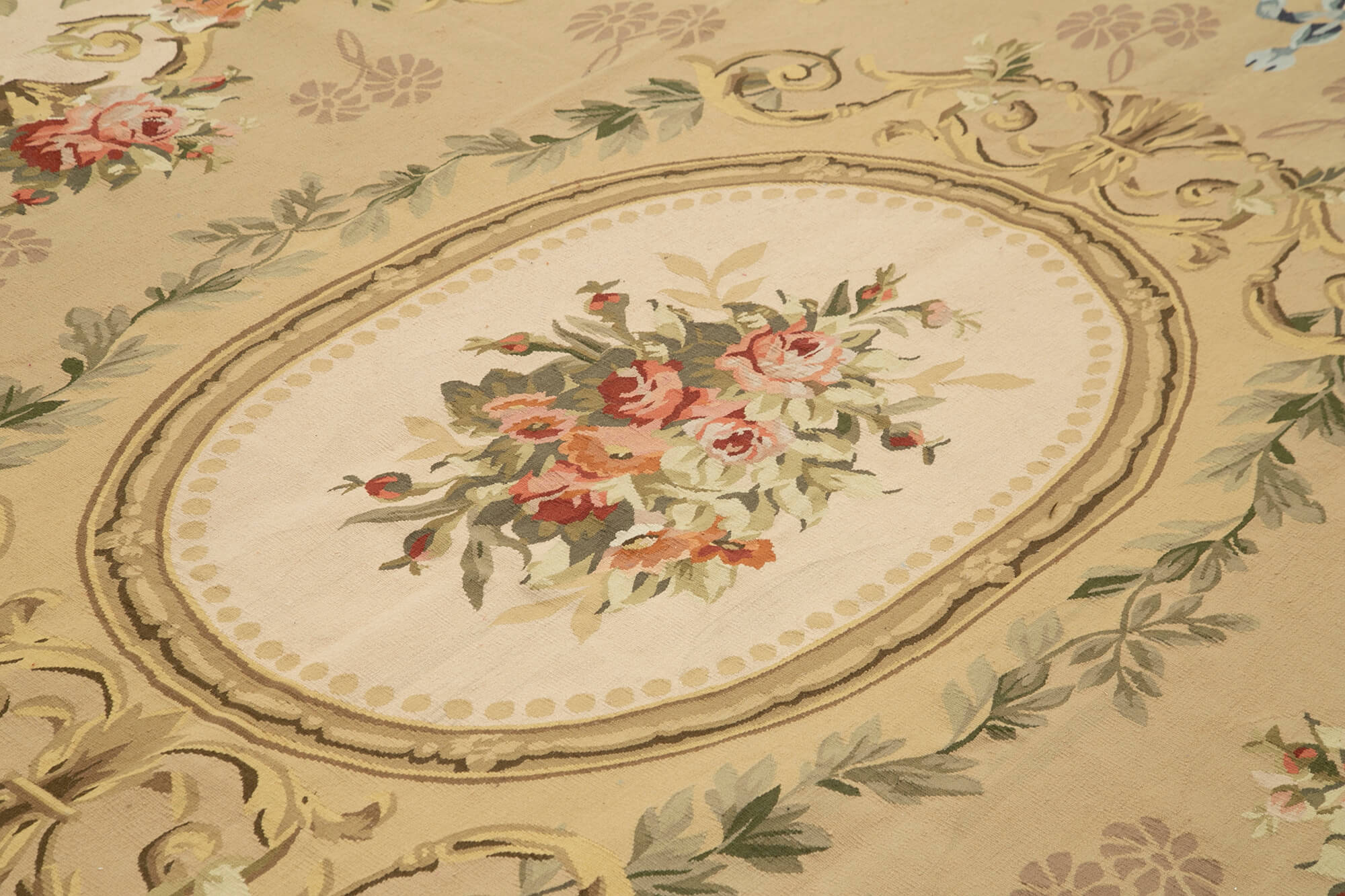 Aubusson Floral Bej Çiçekli Pamuk Yün El Dokuma Halısı 269x338 Agacan