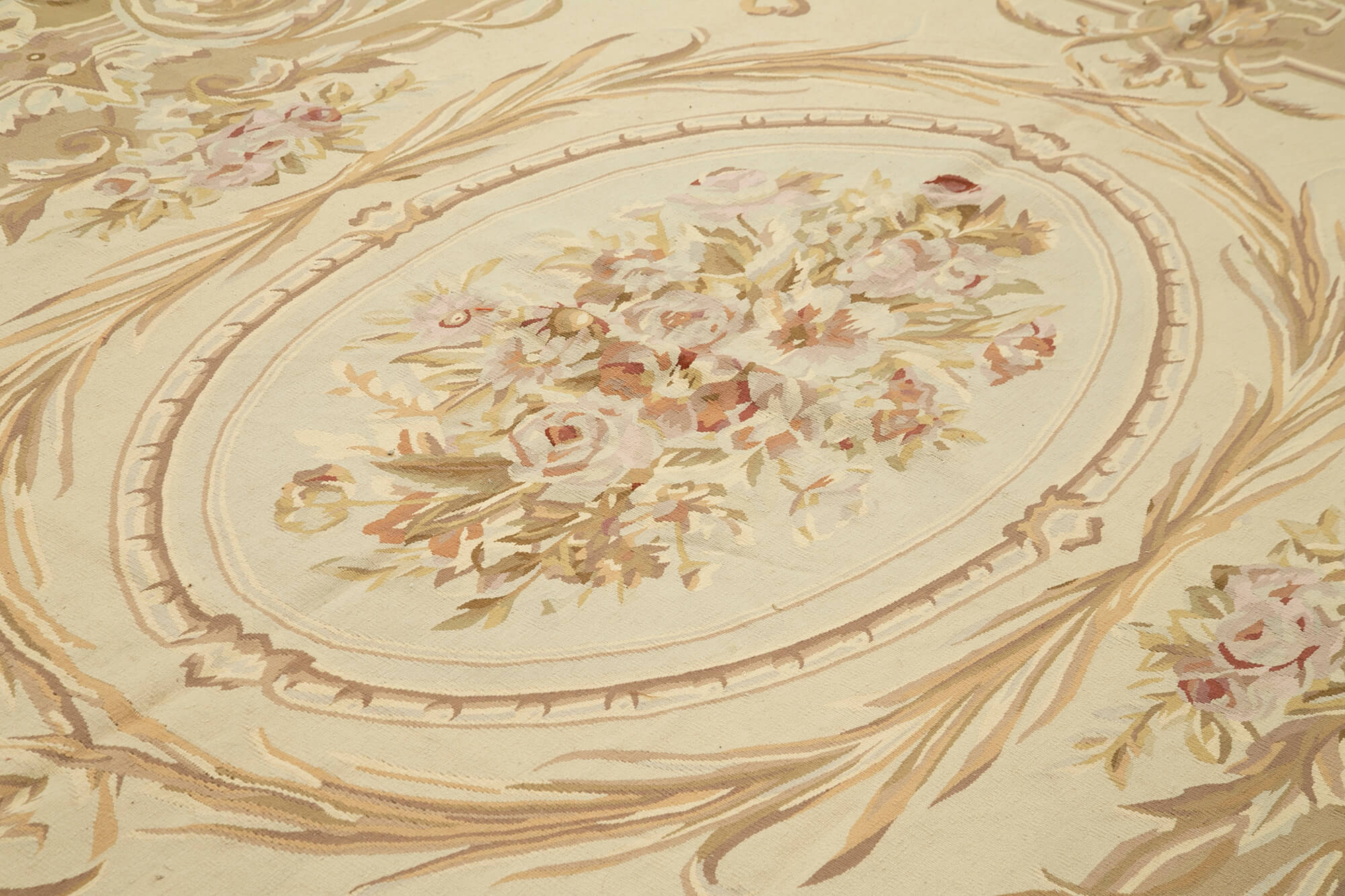 Aubusson Floral Bej Çiçekli Pamuk Yün El Dokuma Halısı 270x367 Agacan