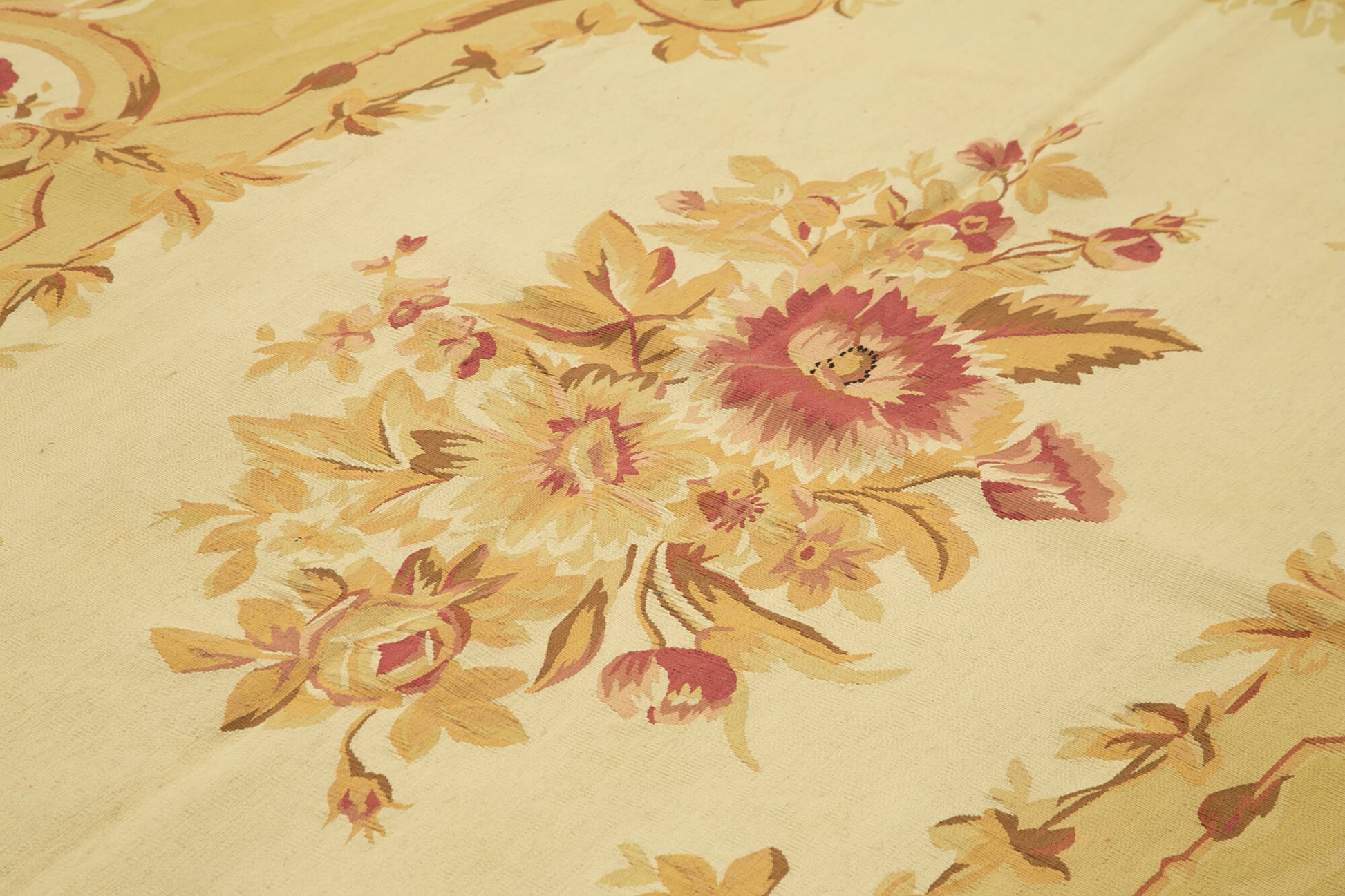 Aubusson Floral Bej Çiçekli Pamuk Yün El Dokuma Halısı 266x361 Agacan