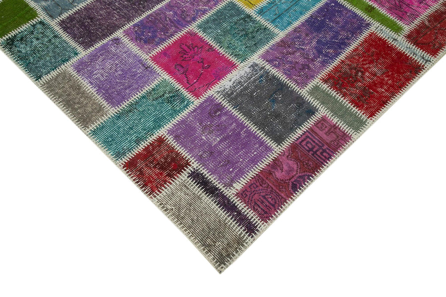 One-of-a-Kind Multicolored Geometric Patchwork Rug 167x251 cm (5'6" x 8'3") – in the living room