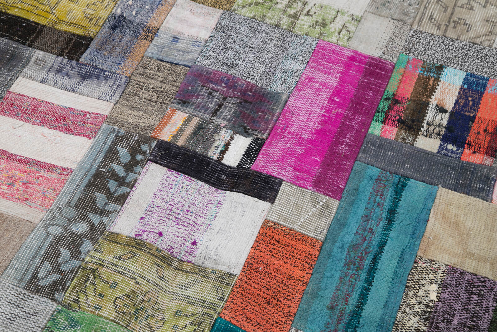 Kırk Yama Gri Patchwork Pamuk Yün El Dokuma Halısı 198x302 Agacan