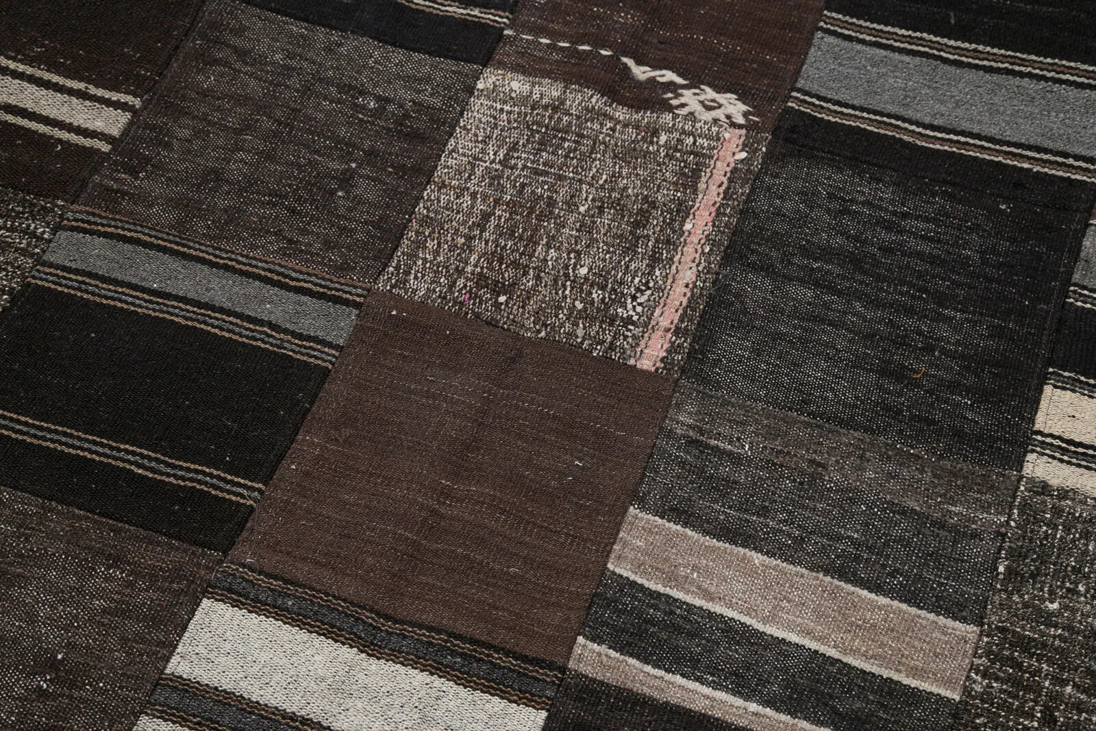 Kırk Yama Kahverengi Patchwork Pamuk Yün El Dokuma Halısı 212x303 Agacan