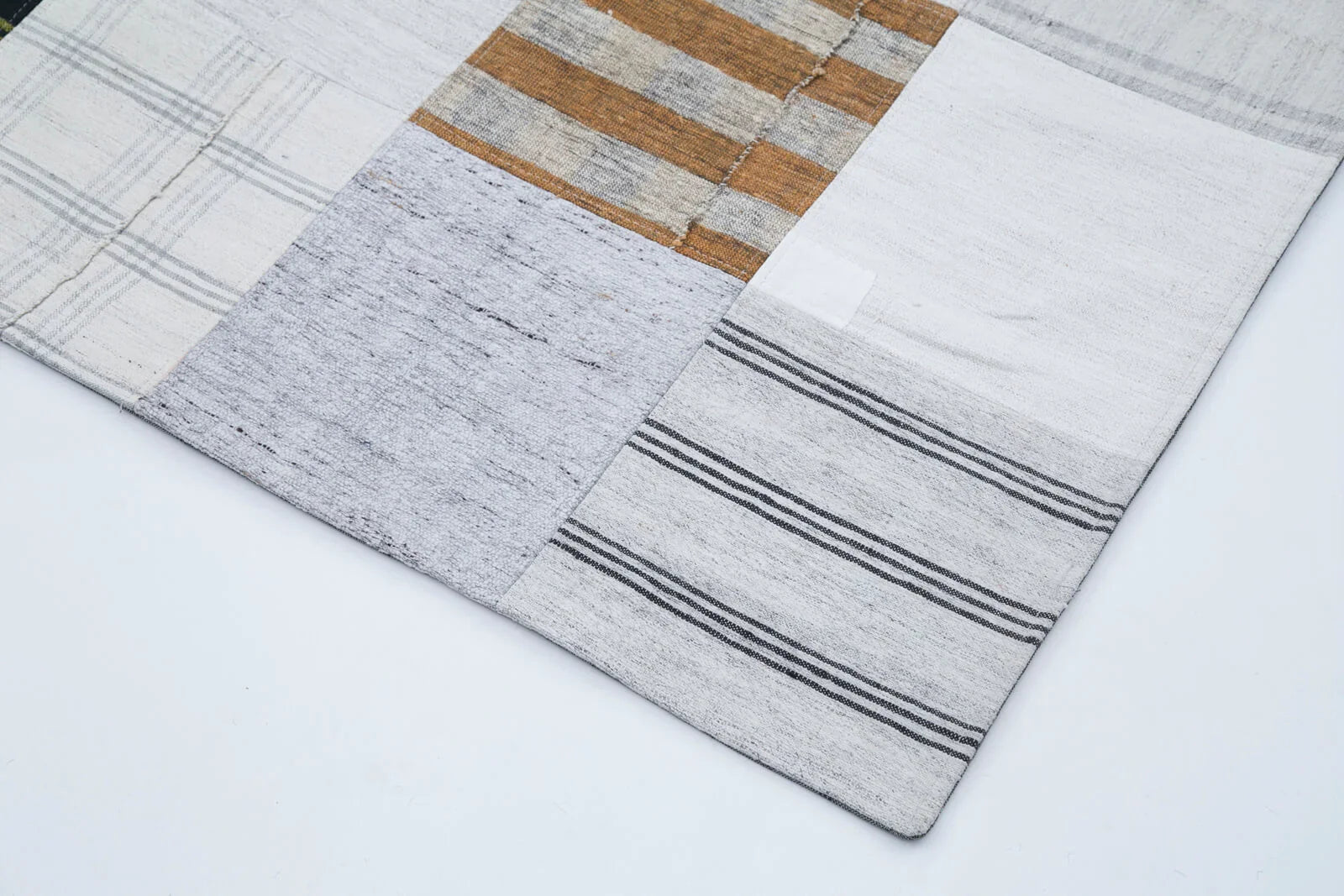Kırk Yama Gri Patchwork Pamuk Yün El Dokuma Halısı 201x300 Agacan