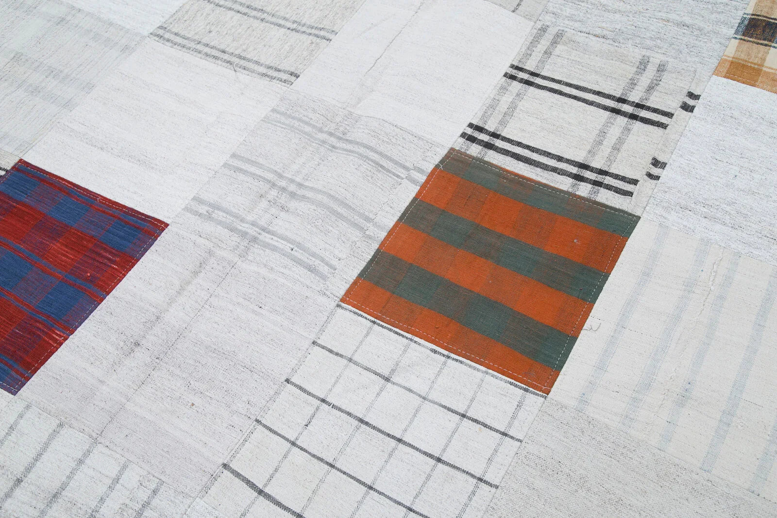 Kırk Yama Beyaz Patchwork Pamuk Yün El Dokuma Halısı 202x300 Agacan