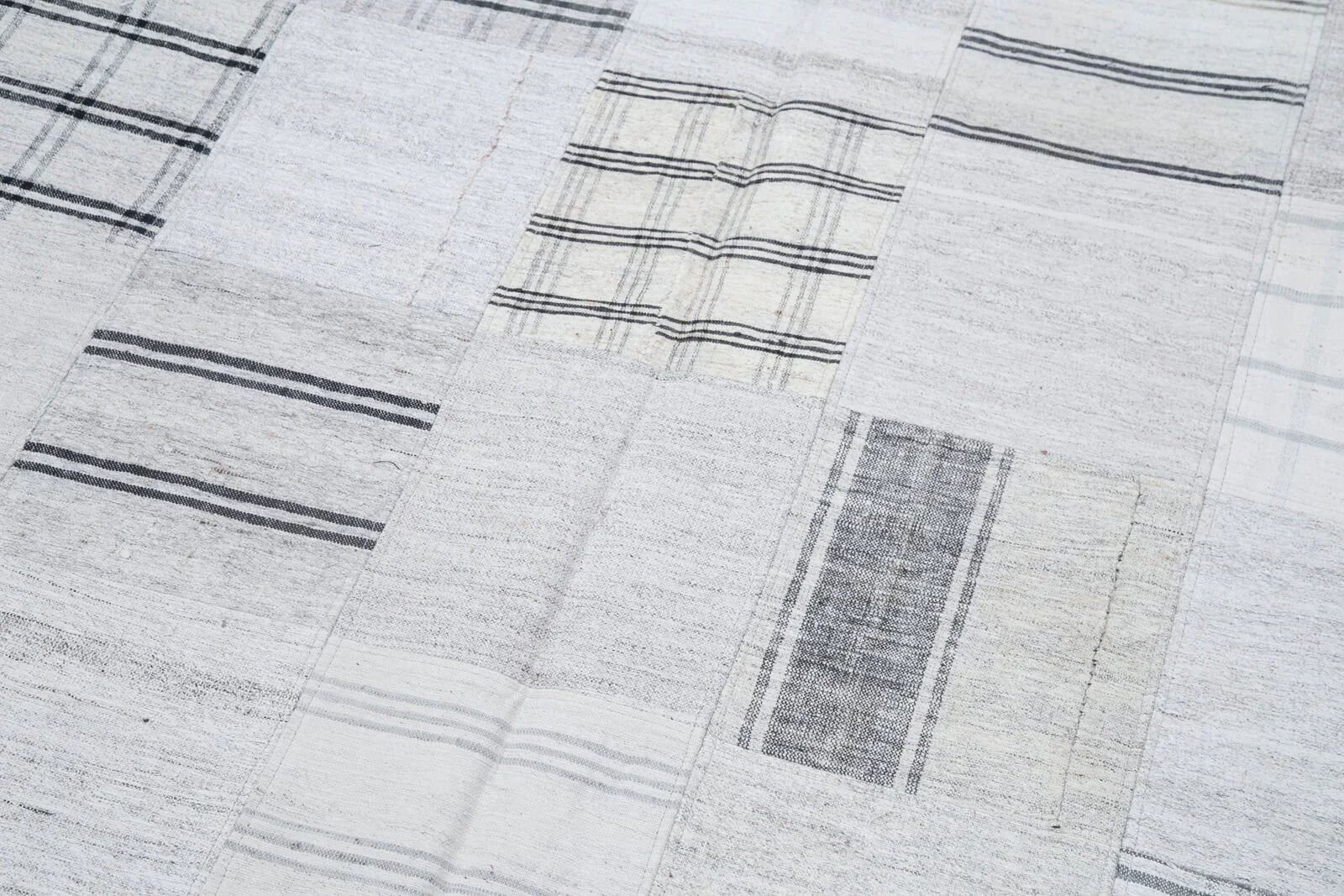 Kırk Yama Bej Patchwork Pamuk Yün El Dokuma Halısı 203x300 Agacan