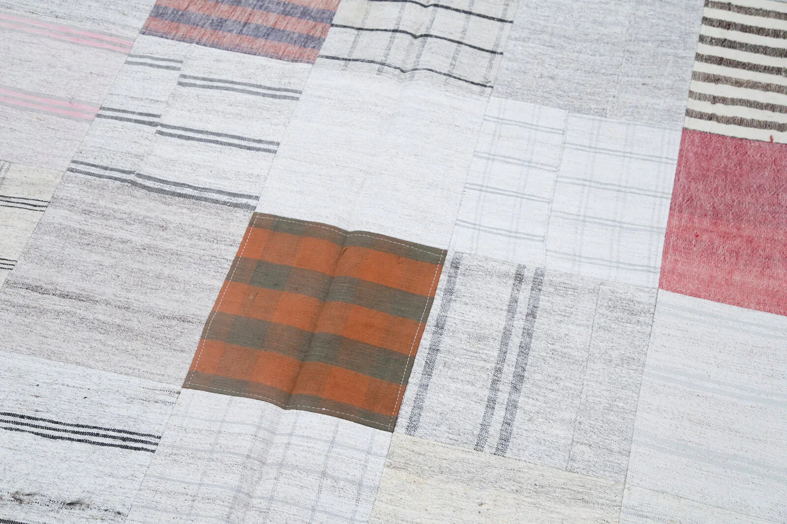 Kırk Yama Gri Patchwork Pamuk Yün El Dokuma Halısı 201x299 Agacan