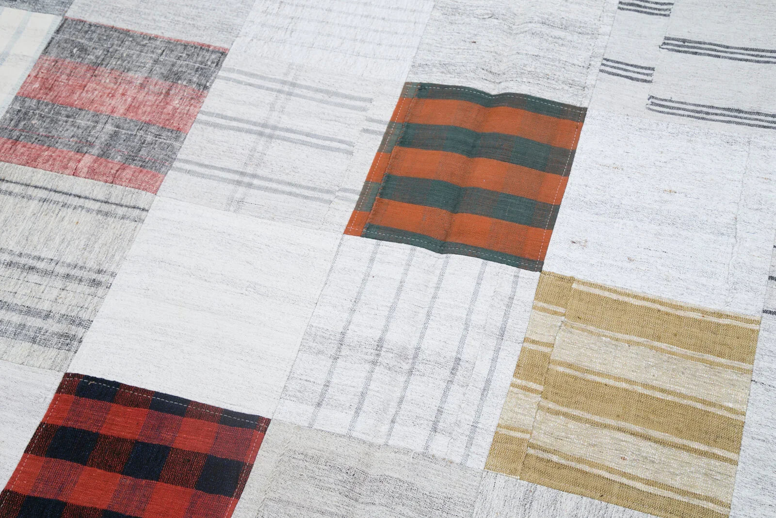 Kırk Yama Gri Patchwork Pamuk Yün El Dokuma Halısı 200x297 Agacan