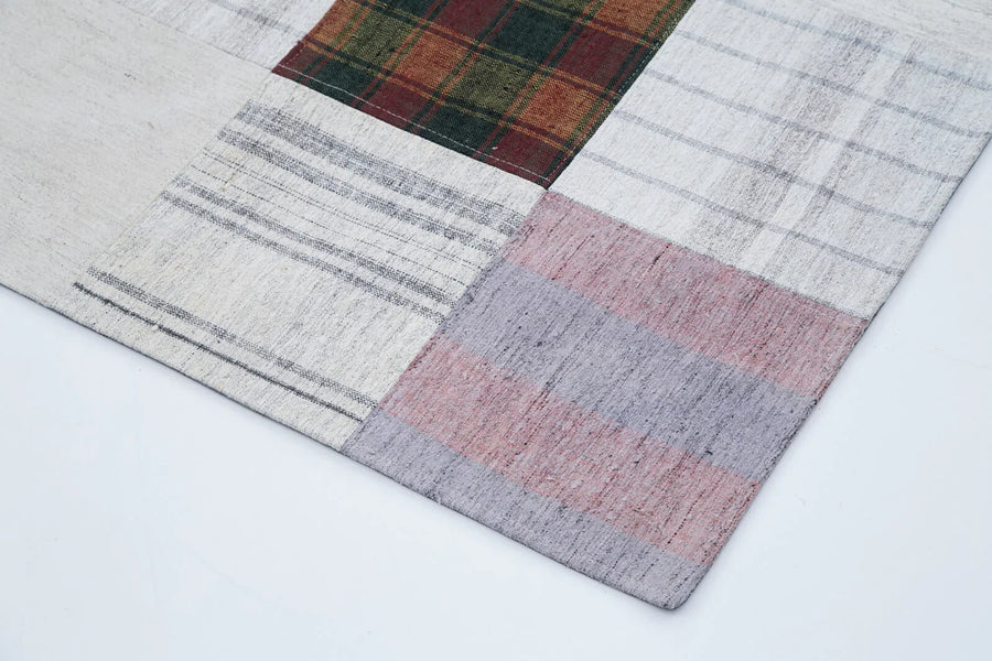 White Kilim Rug with Multicolored Geometric Pattern 202x298 cm (6'8" x 9'9") – in the hallway