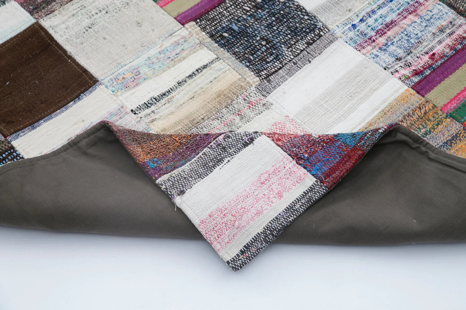 Kırk Yama Gri Patchwork Pamuk Yün El Dokuma Halısı 242x298 Agacan