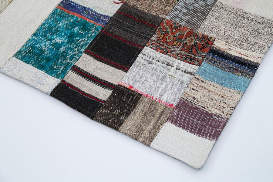 Multicolor Geometric Vintage Turkish Kilim Rug 241x310 cm (7'11" x 10'2") – in the living room
