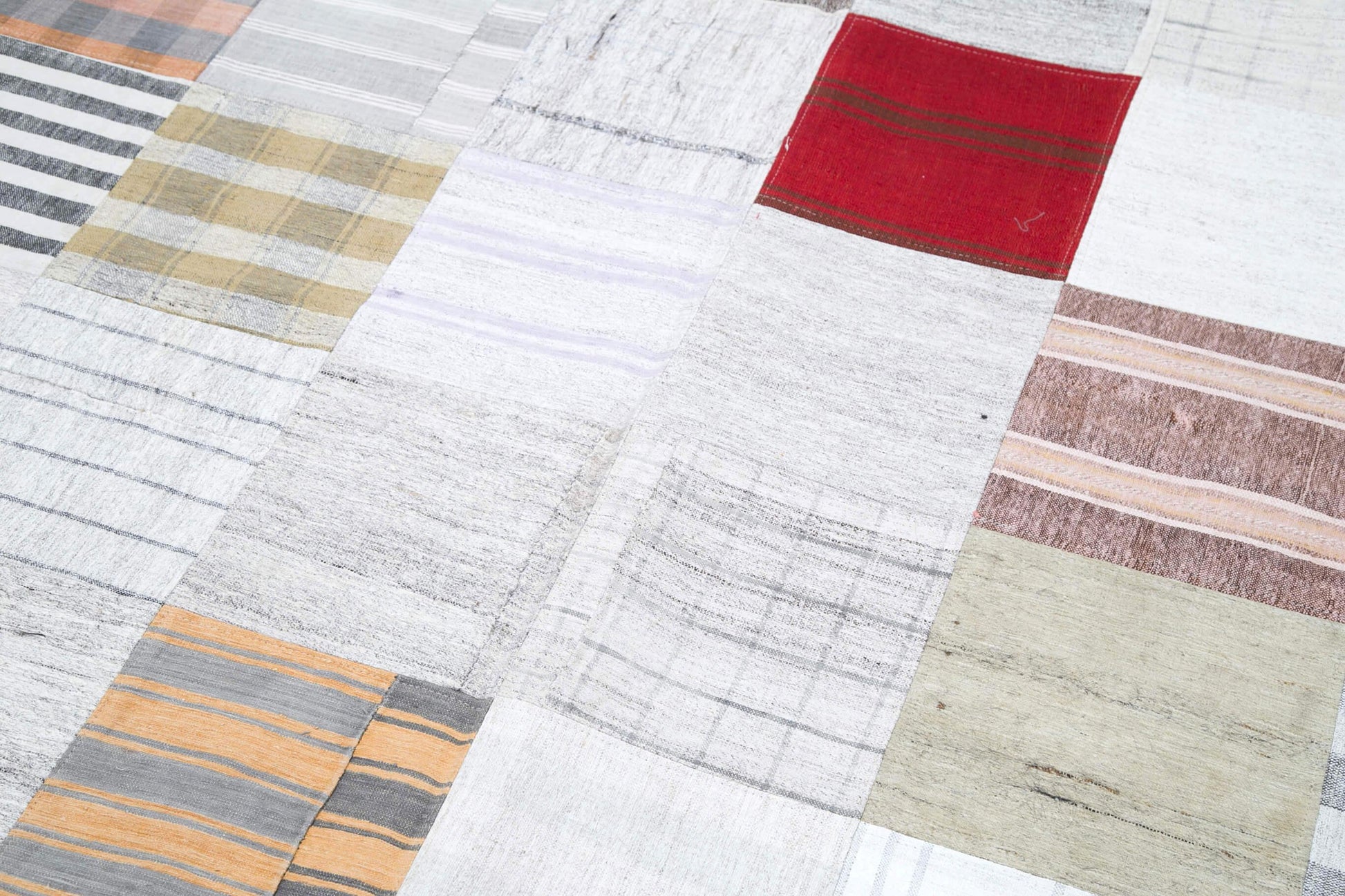 Kırk Yama Beyaz Patchwork Pamuk Yün El Dokuma Halısı 246x303 Agacan