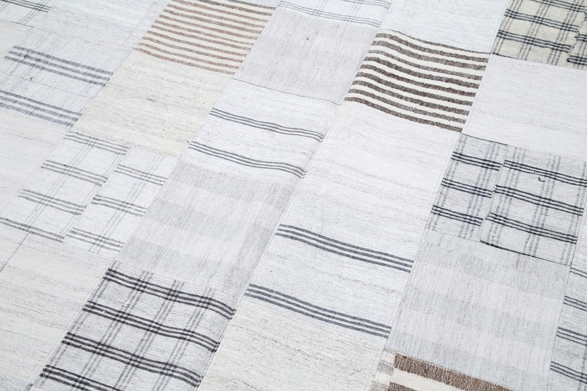 Kırk Yama Beyaz Patchwork Pamuk Yün El Dokuma Halısı 246x303 Agacan
