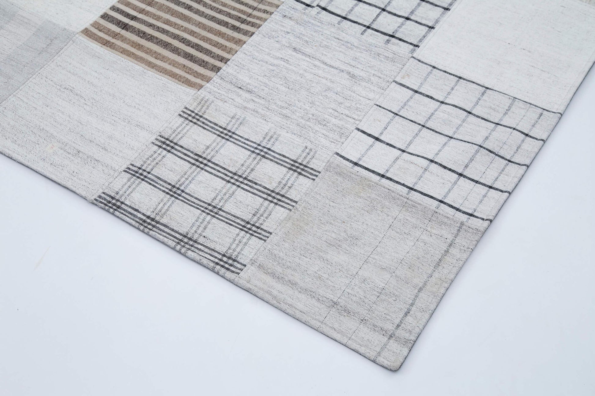 Kırk Yama Beyaz Patchwork Pamuk Yün El Dokuma Halısı 245x303 Agacan