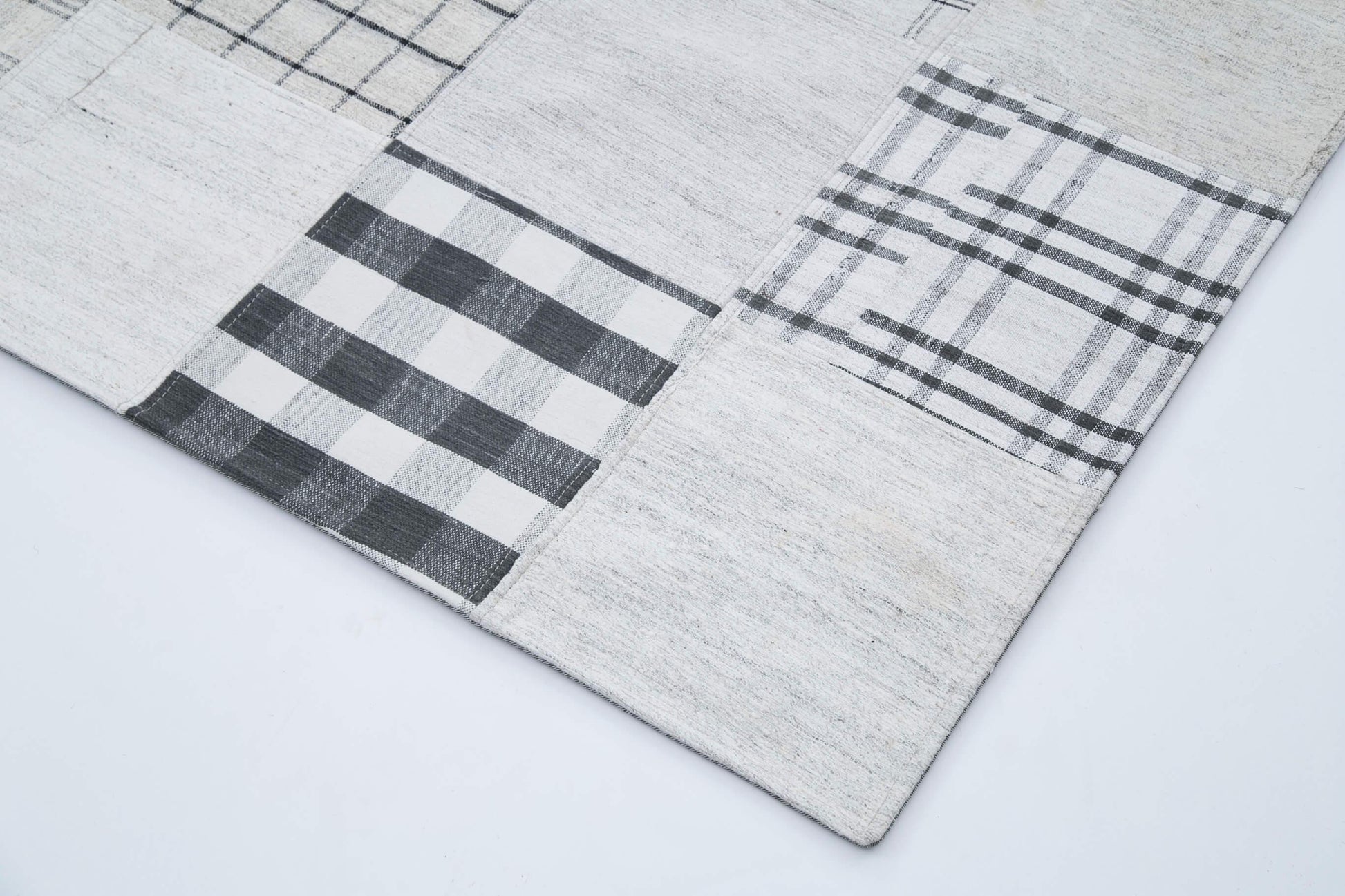 Kırk Yama Gri Patchwork Pamuk Yün El Dokuma Halısı 243x305 Agacan