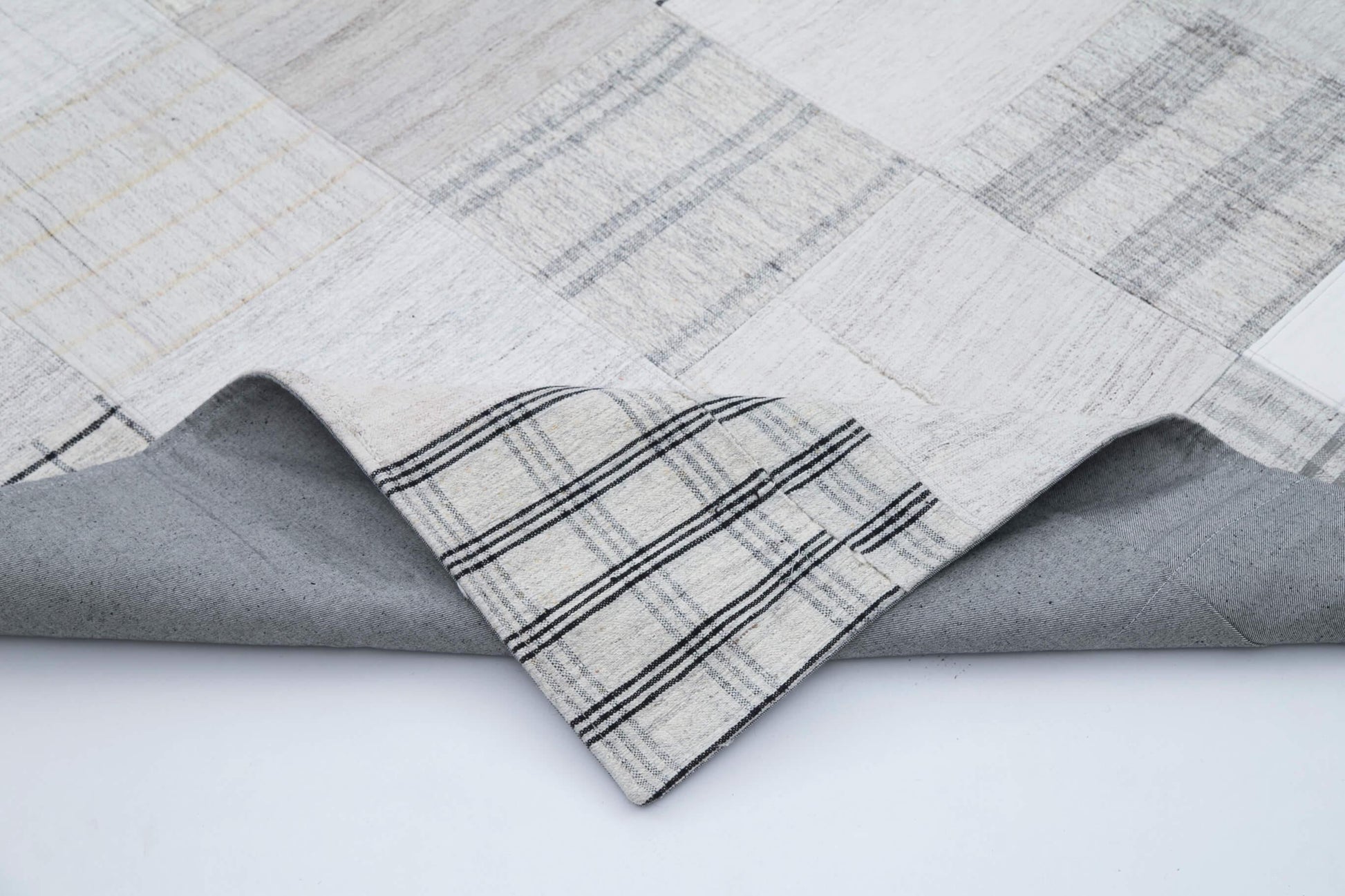 Kırk Yama Gri Patchwork Pamuk Yün El Dokuma Halısı 243x305 Agacan