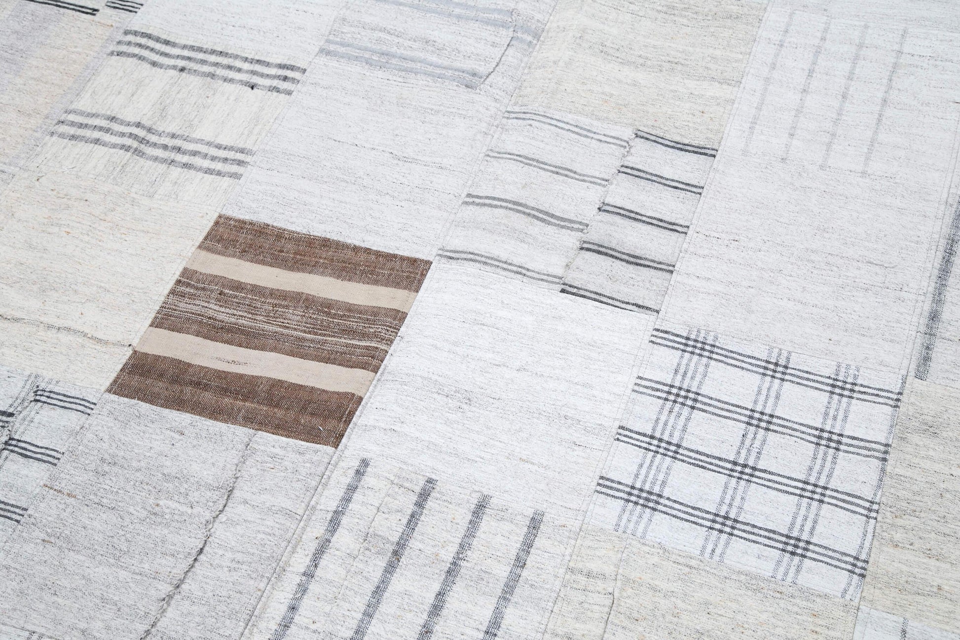 Kırk Yama Beyaz Patchwork Pamuk Yün El Dokuma Halısı 245x305 Agacan