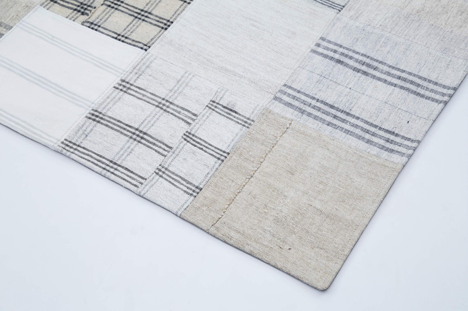 Kırk Yama Beyaz Patchwork Pamuk Yün El Dokuma Halısı 244x304 Agacan