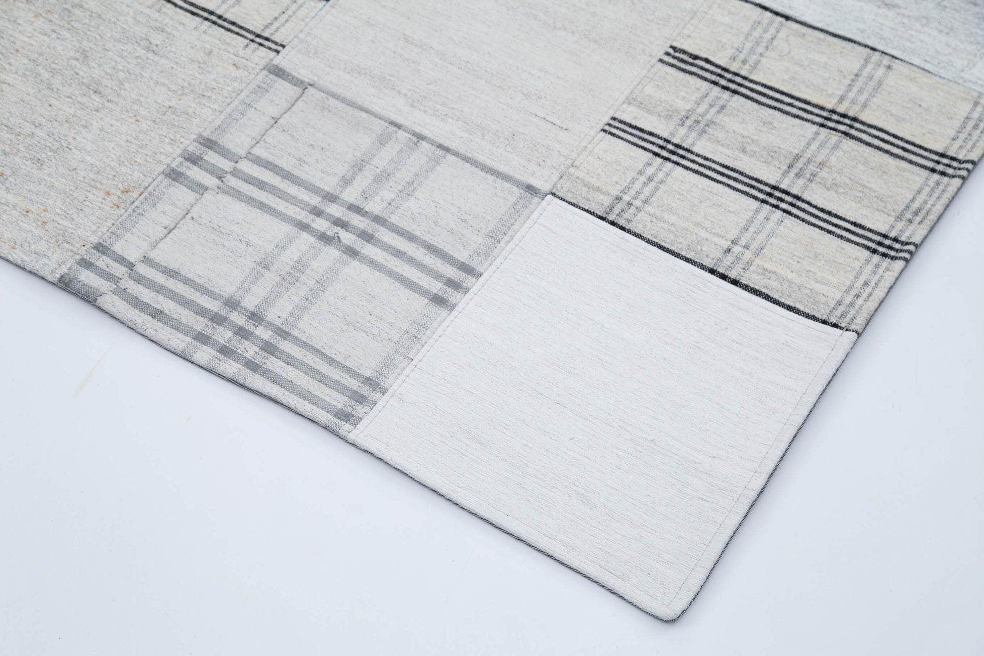Kırk Yama Beyaz Patchwork Pamuk Yün El Dokuma Halısı 245x304 Agacan