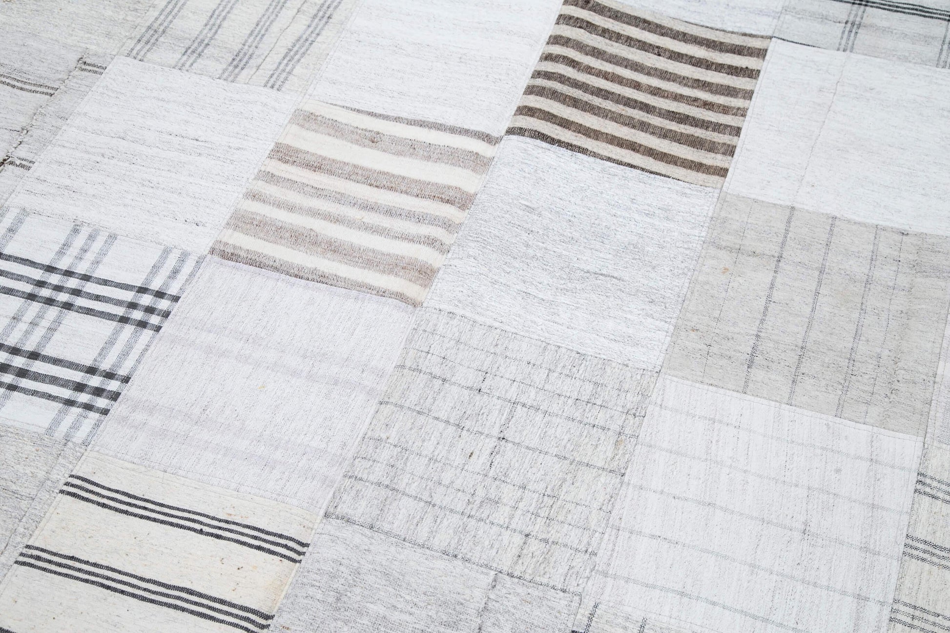 Kırk Yama Beyaz Patchwork Pamuk Yün El Dokuma Halısı 245x304 Agacan