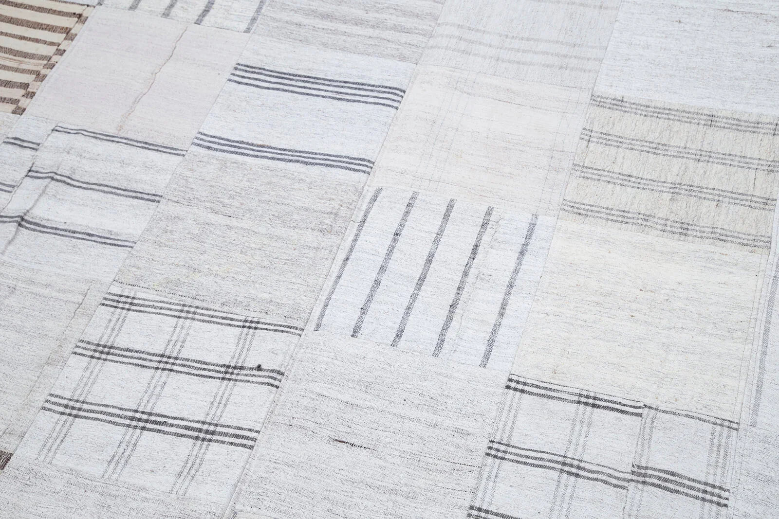 Kırk Yama Beyaz Patchwork Pamuk Yün El Dokuma Halısı 248x349 Agacan