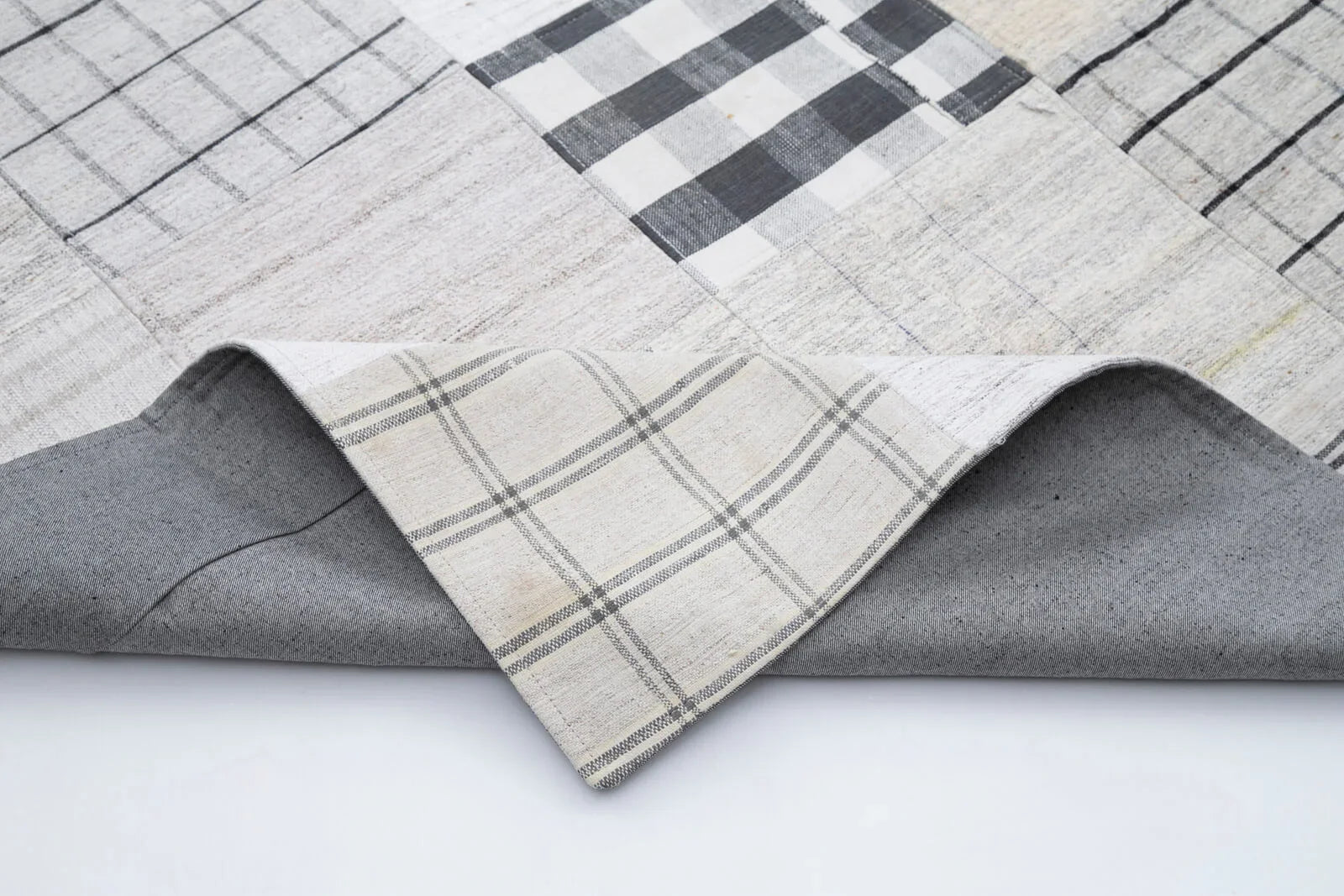 Kırk Yama Bej Patchwork Pamuk Yün El Dokuma Halısı 302x394 Agacan