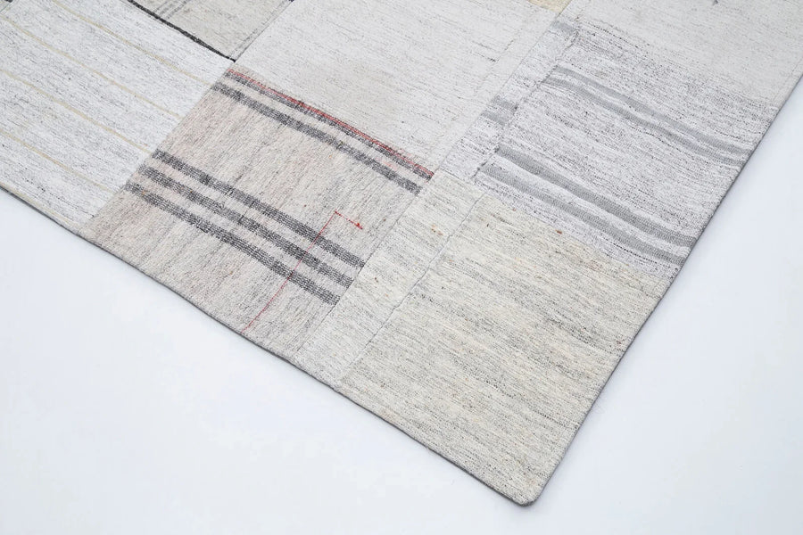 Vintage White & Grey Geometric Handwoven Rug 301x406 cm (9'11" x 13'4") – in the hallway