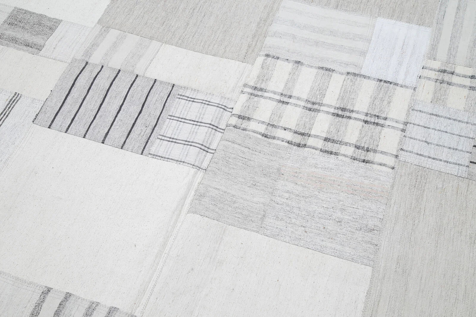 Kırk Yama Bej Patchwork Pamuk Yün El Dokuma Halısı 205x307 Agacan