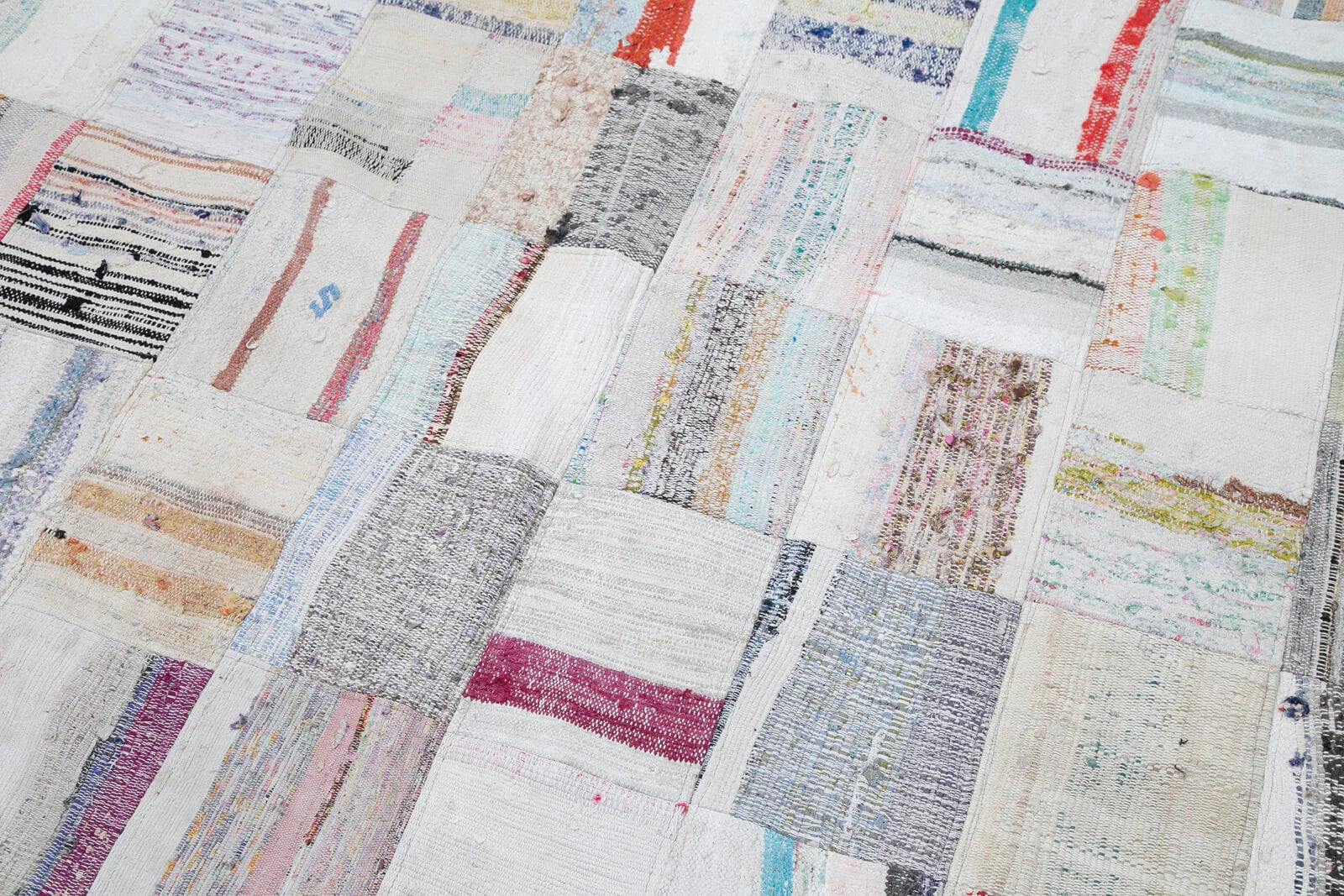 Kırk Yama Bej Patchwork Pamuk Yün El Dokuma Halısı 250x367 Agacan