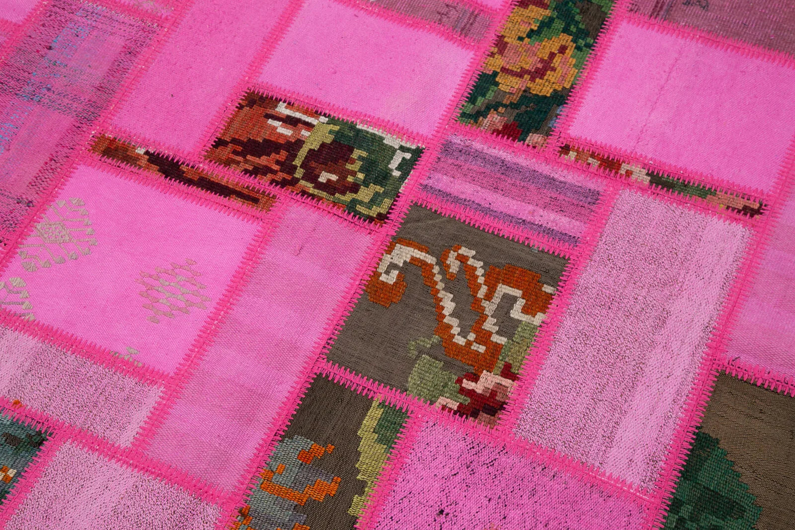 Kırk Yama Pembe Patchwork Pamuk Yün El Dokuma Halısı 171x236 Agacan