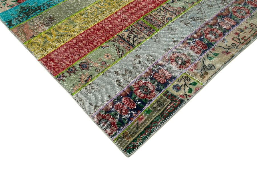 Mehrfarbiger Patchwork Teppich aus Vintage-Wollstücken 203x304 cm – im Wohnzimmer