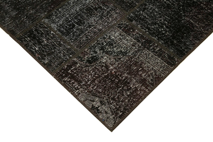 Geometric Black & Grey Hand-Knotted Turkish Rug 137x200 cm (4'6" x 6'7") – in the hallway