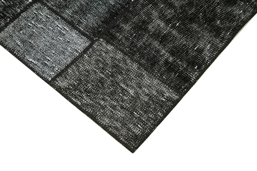 Geometric Black & Gray Vintage Area Rug 135x206 cm (4'5" x 6'9") – in the living room