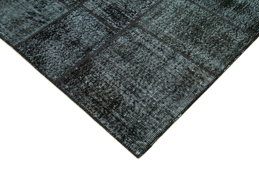 Geometric Grey & Anthracite Patchwork Rug 172x241 cm (5'8" x 7'11") – in the living room