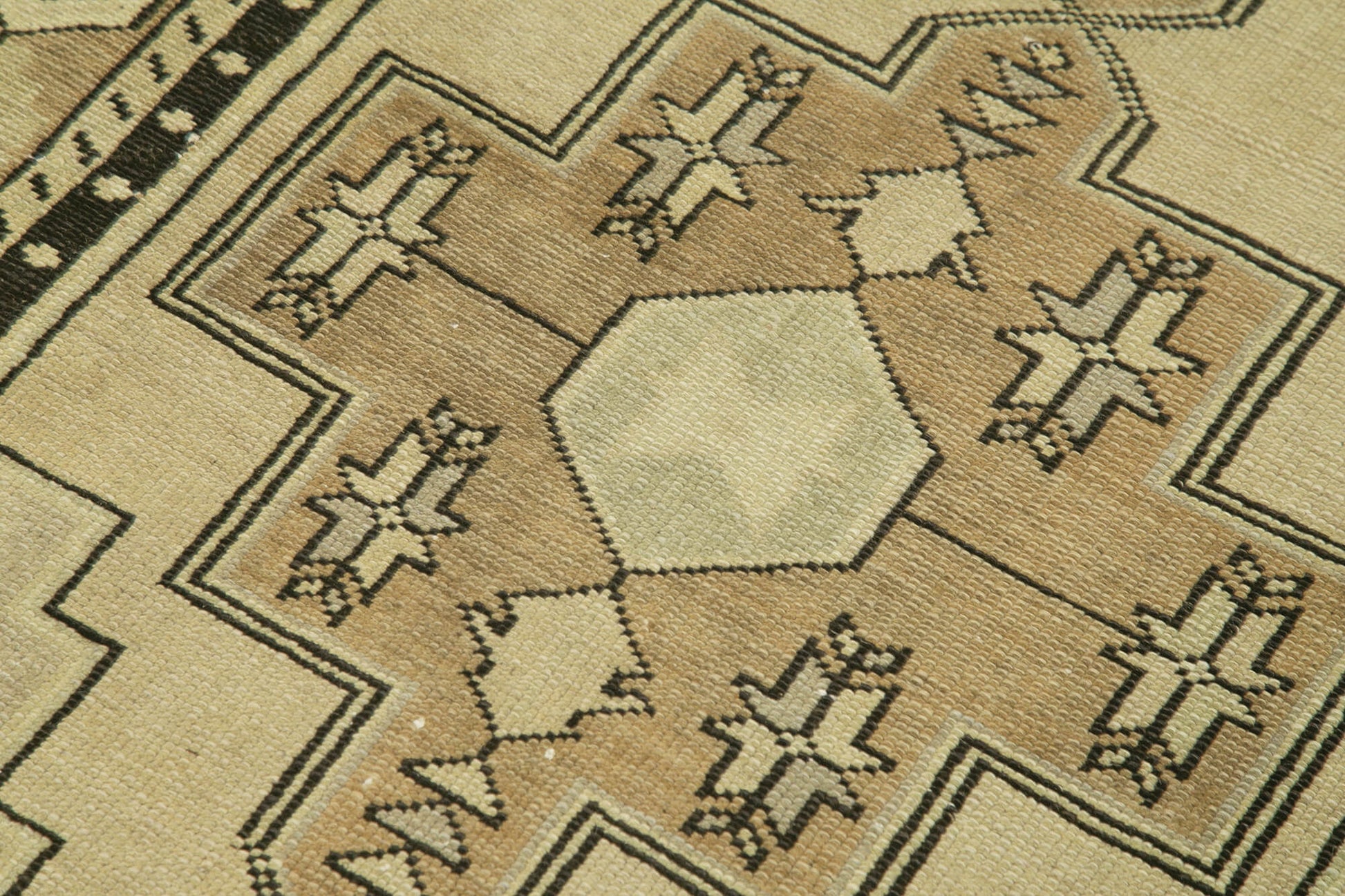 Taspinar Bej Klasik Yün El Dokuma Halısı 114x226 Agacan