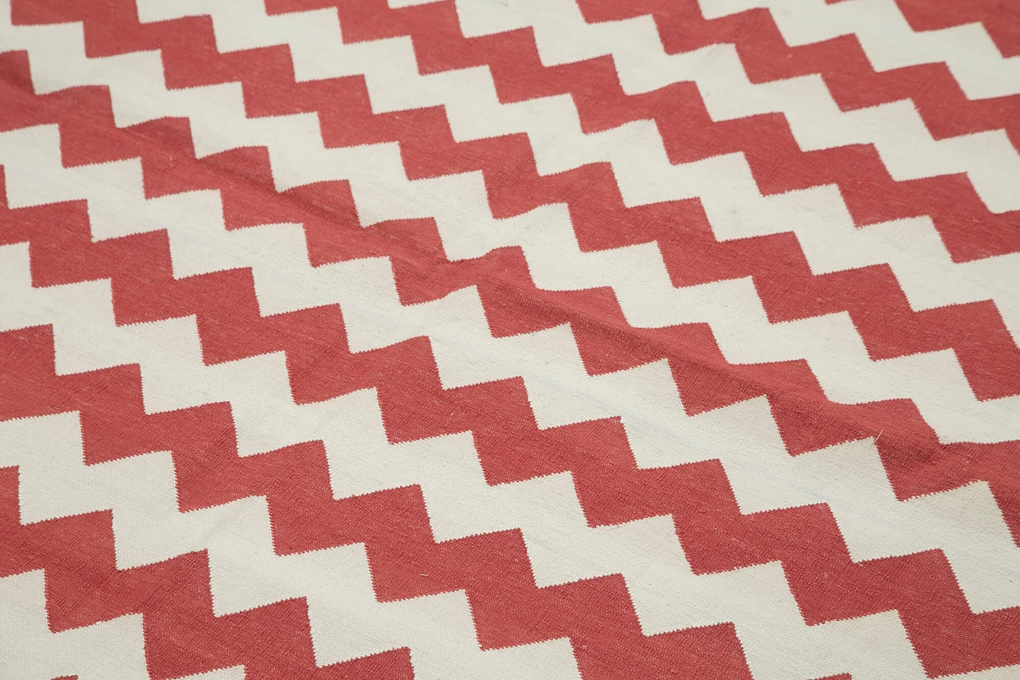Geometric Duri Kırmızı Geometrik Pamuk Yün El Dokuma Halısı 183x269 Agacan