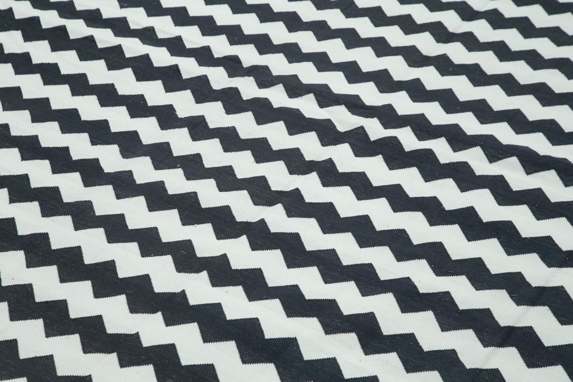 Geometric Duri Siyah Geometrik Pamuk Yün El Dokuma Halısı 301x421 Agacan