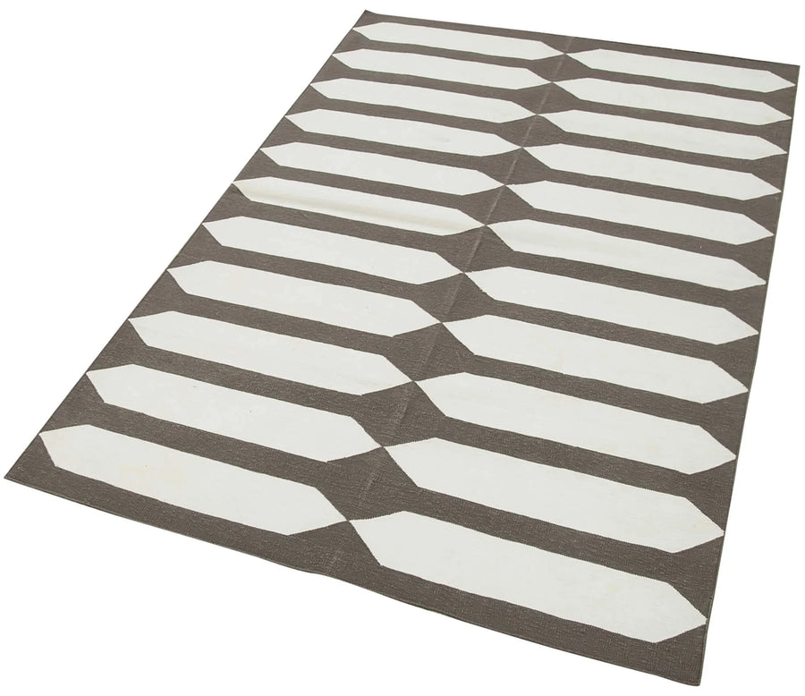 Geometrik Desenli Koyu Gri Pamuk El Dokuma Halı 108x167 cm – Koridor kullanımı