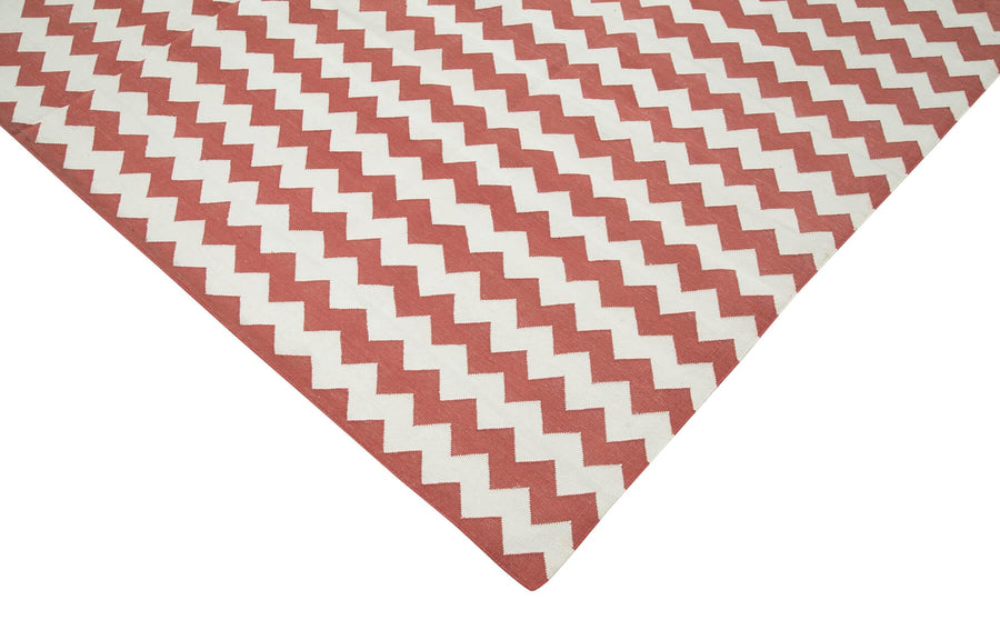 Non-Slip Red & White Geometric Kilim Rug 238x300 cm (7'10" x 9'10") – in the living room