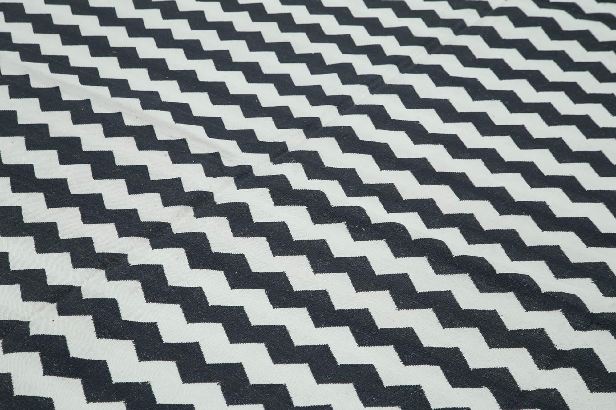 Geometric Duri Siyah Geometrik Pamuk Yün El Dokuma Halısı 270x360 Agacan