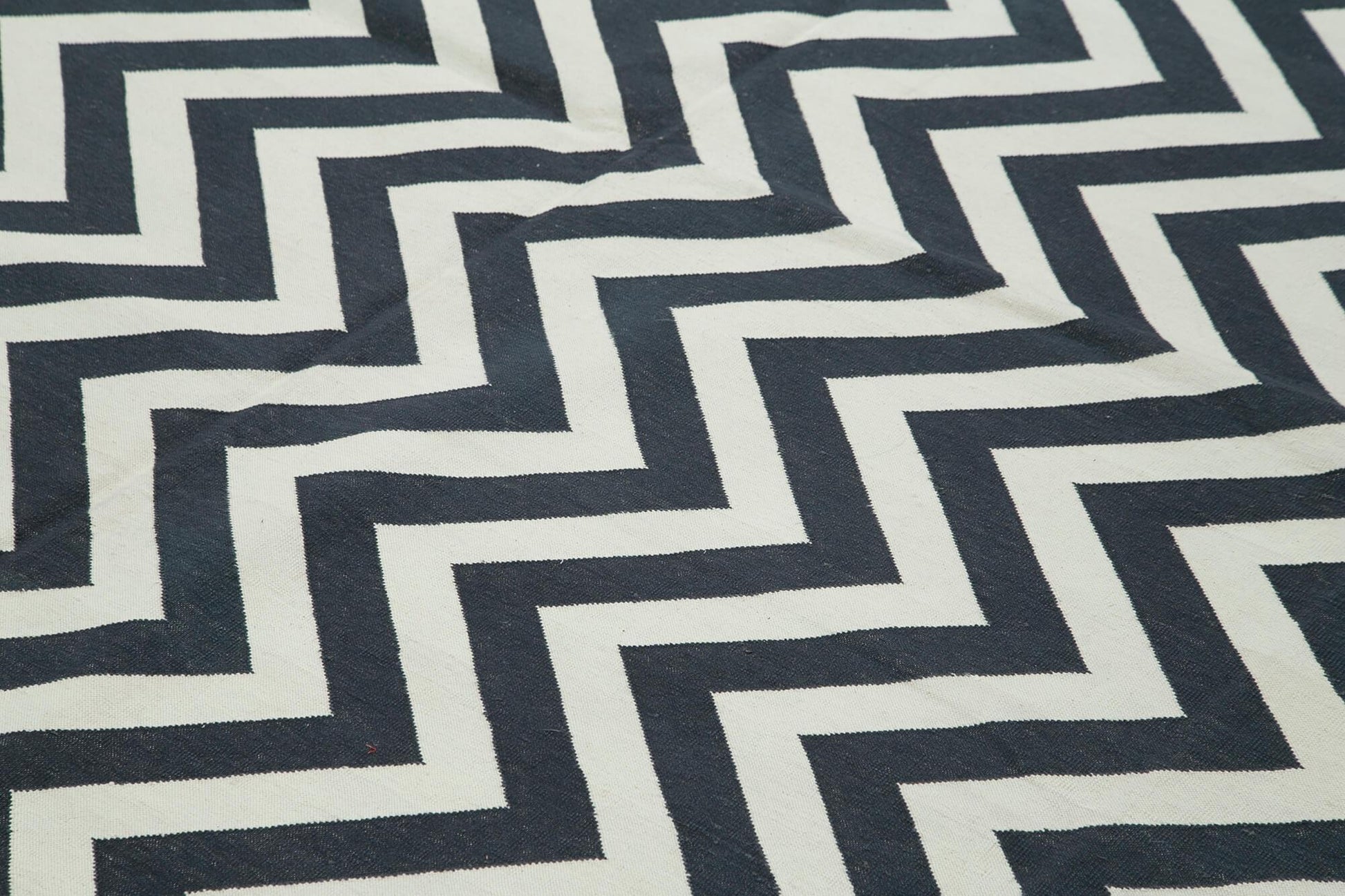 Geometric Duri Siyah Geometrik Pamuk Yün El Dokuma Halısı 278x362 Agacan