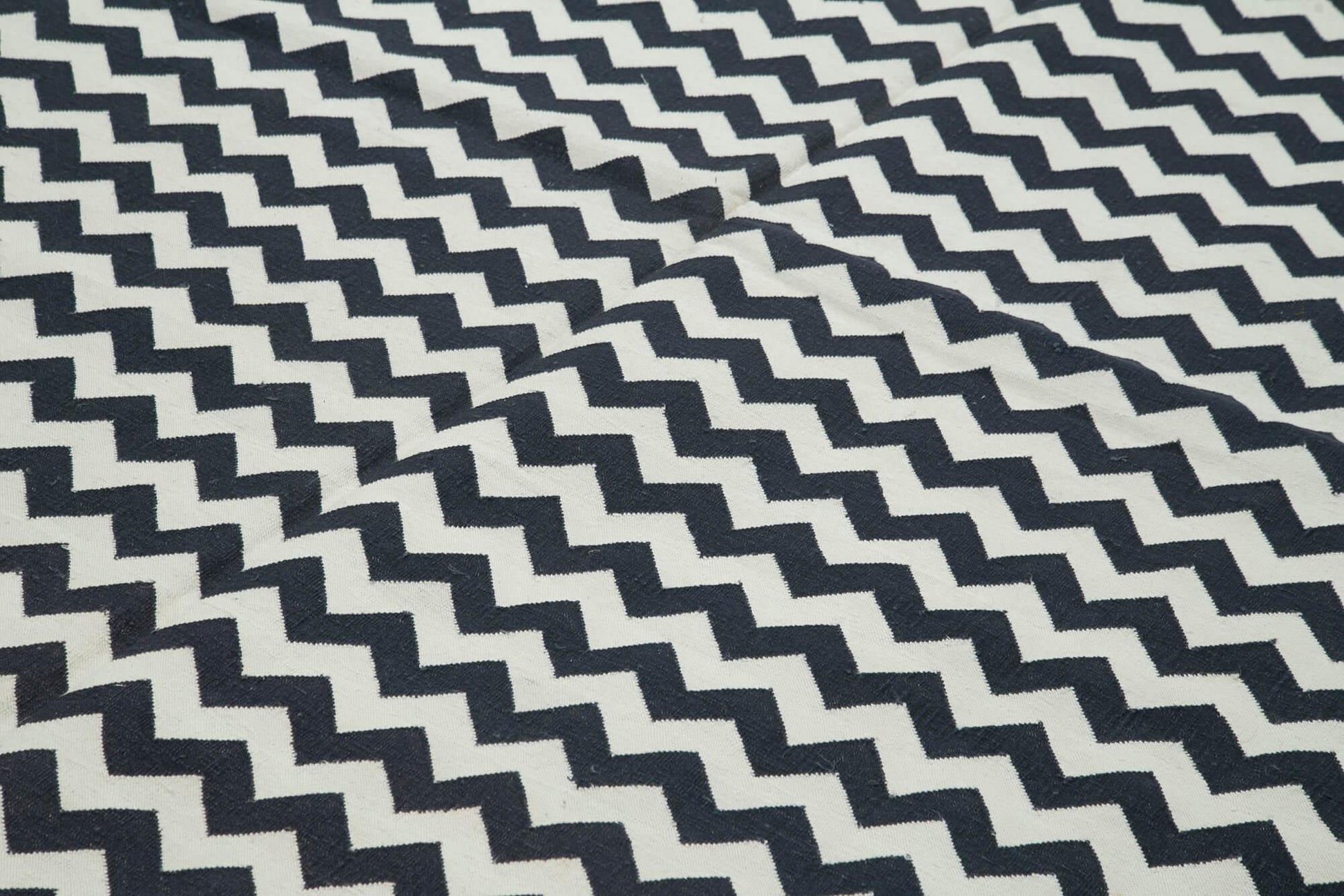 Geometric Duri Siyah Geometrik Pamuk Yün El Dokuma Halısı 275x369 Agacan