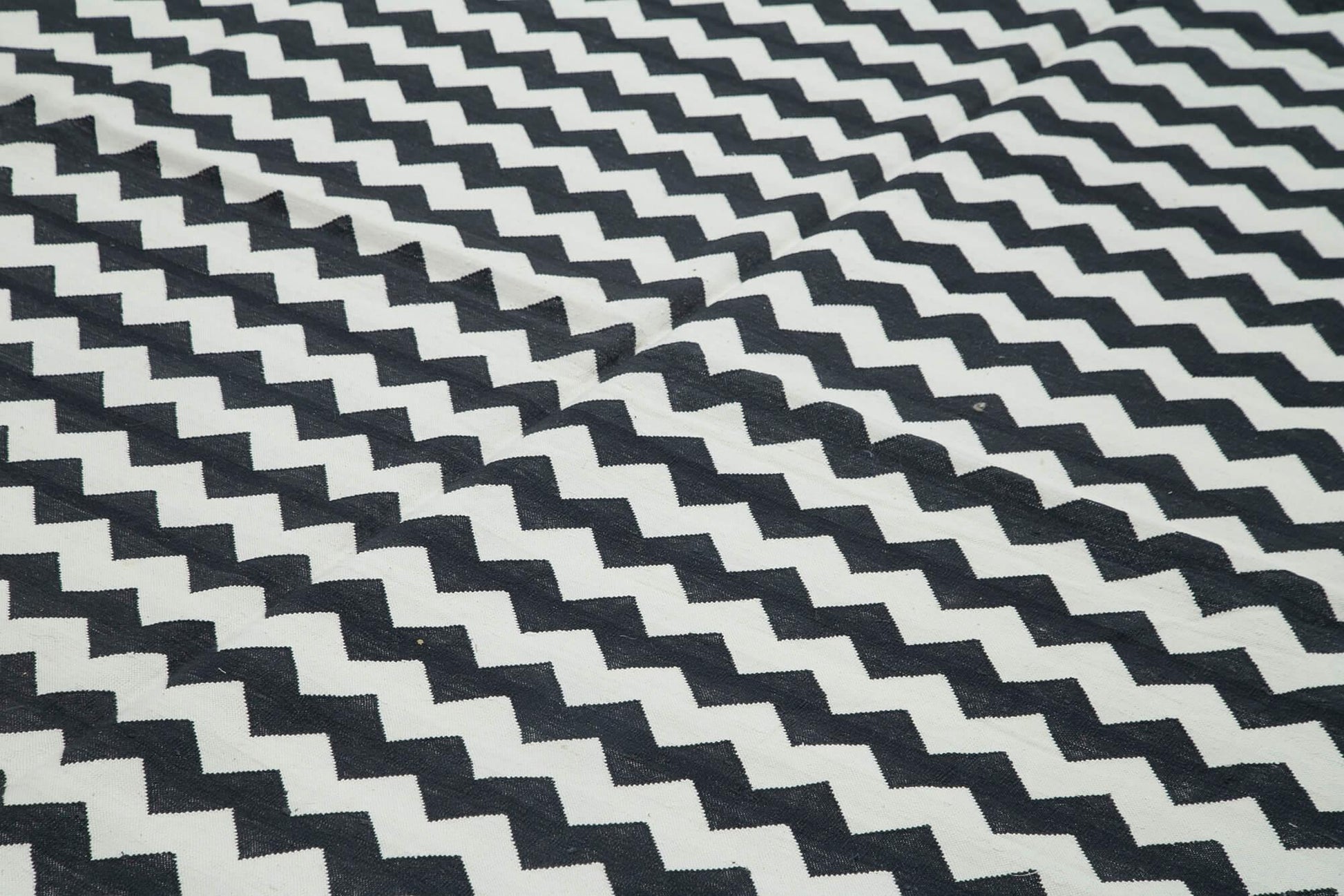 Geometric Duri Siyah Geometrik Pamuk Yün El Dokuma Halısı 273x356 Agacan