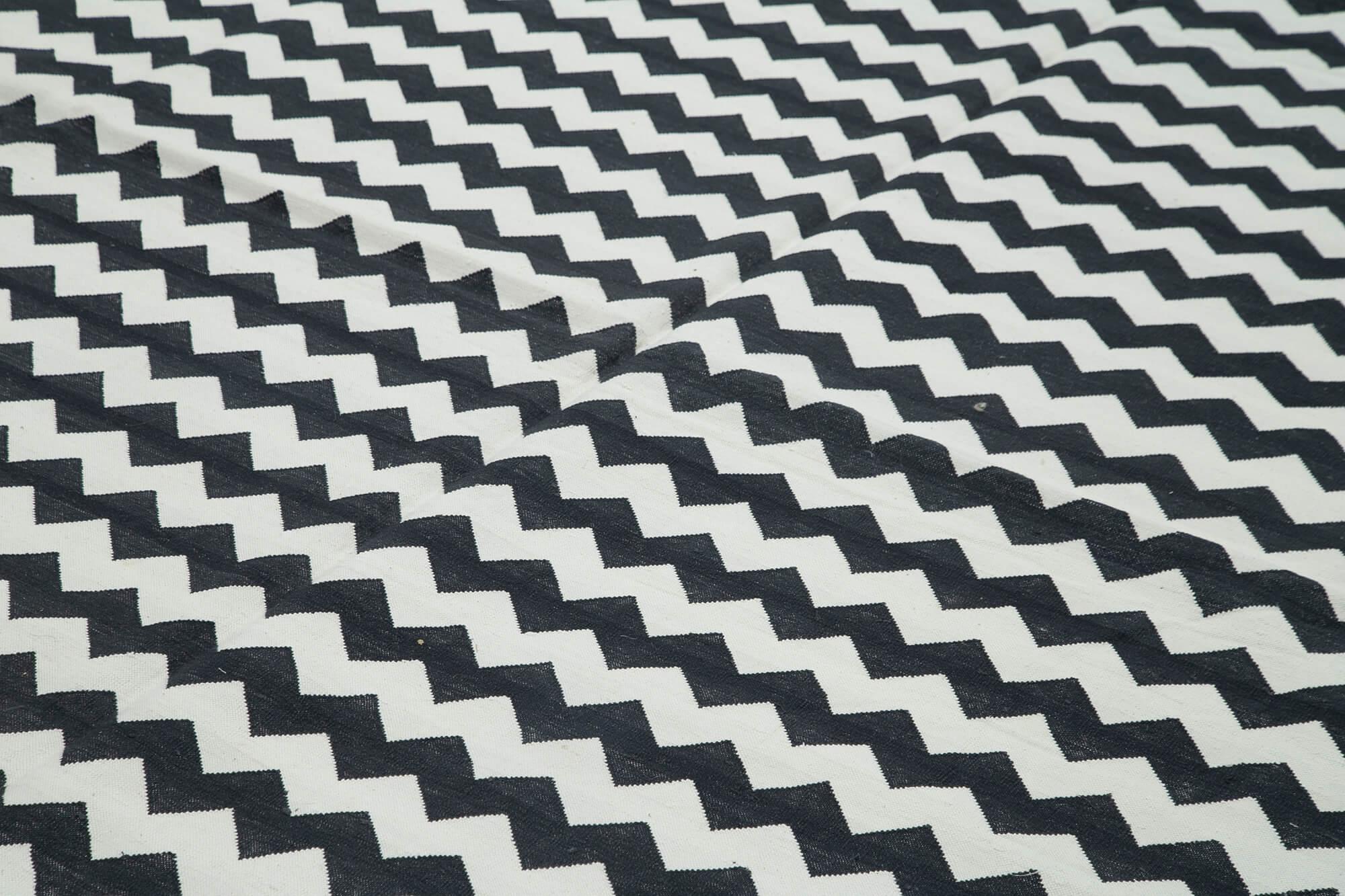 Geometric Duri Siyah Geometrik Pamuk Yün El Dokuma Halısı 273x356 Agacan