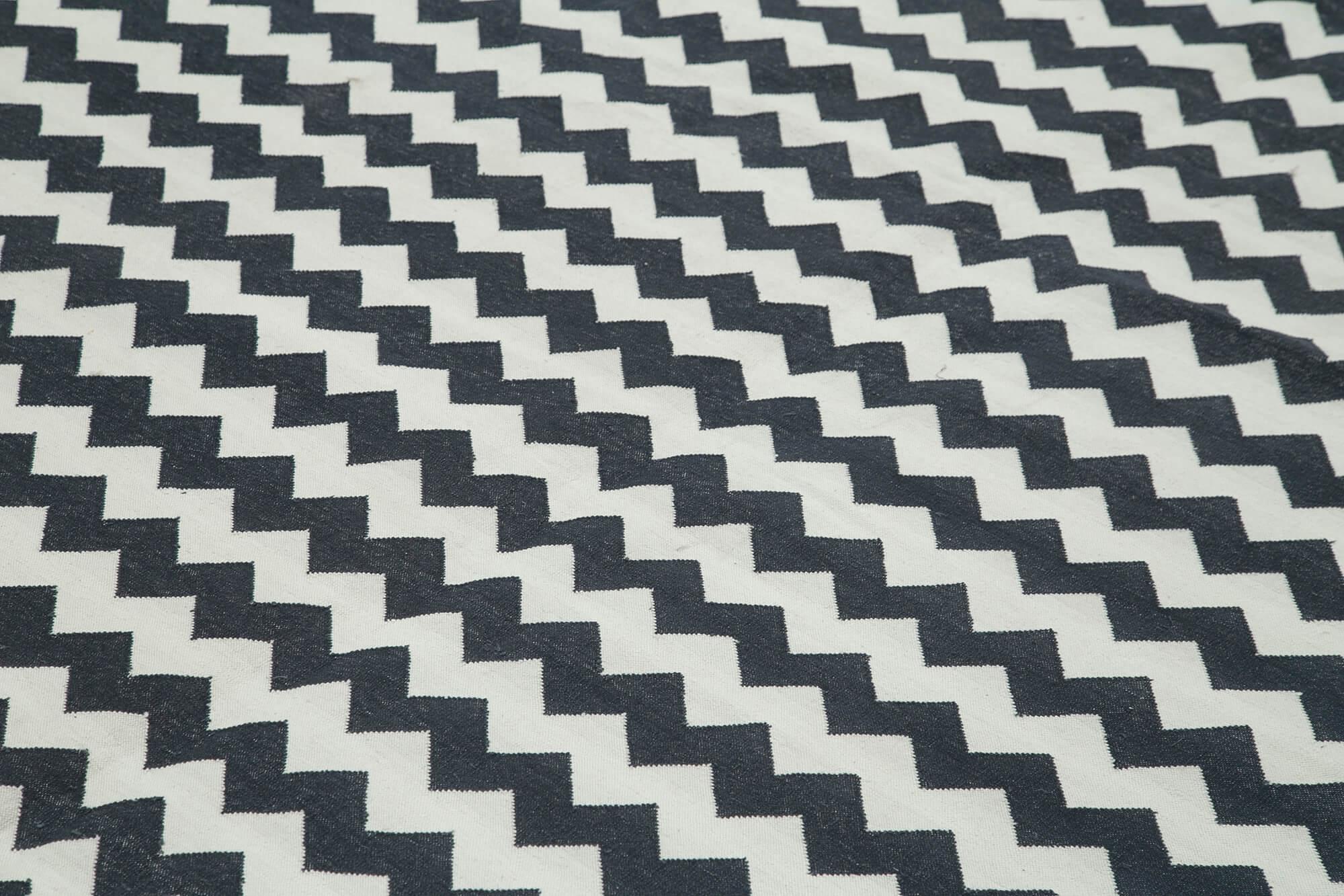 Geometric Duri Siyah Geometrik Pamuk Yün El Dokuma Halısı 306x423 Agacan